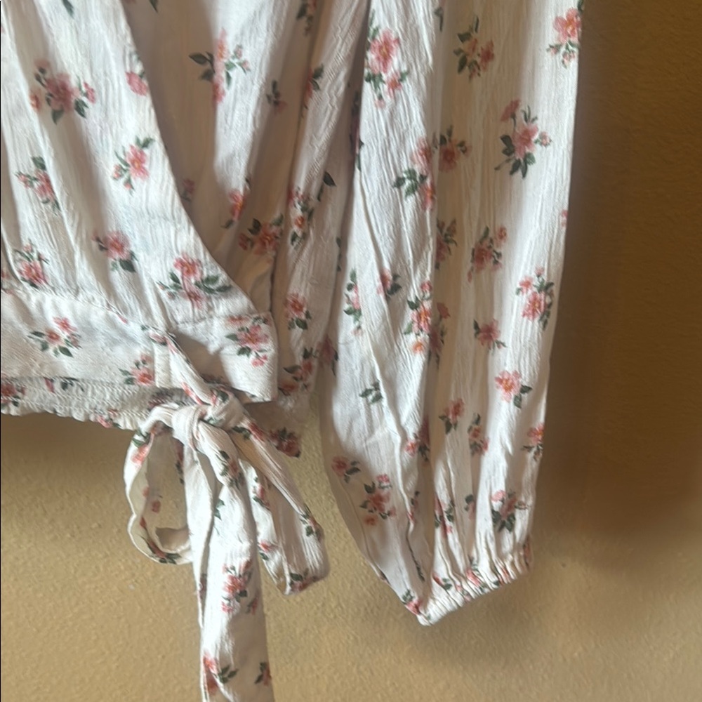American Eagle • Floral Wrap Blouse - White - Picture 3 of 4